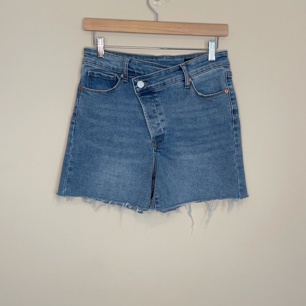 BlankNYC The Warren Short Crisscross Waist Size 29